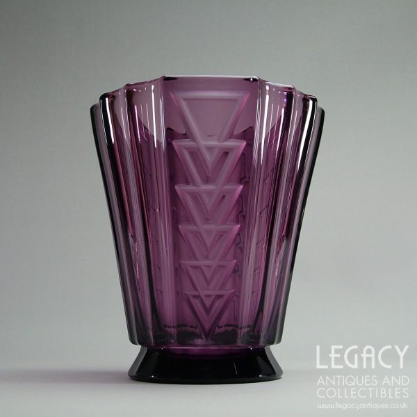 1930s H. Markhbeinn Art Deco Geometric Moulded Flower Vase in Amethyst