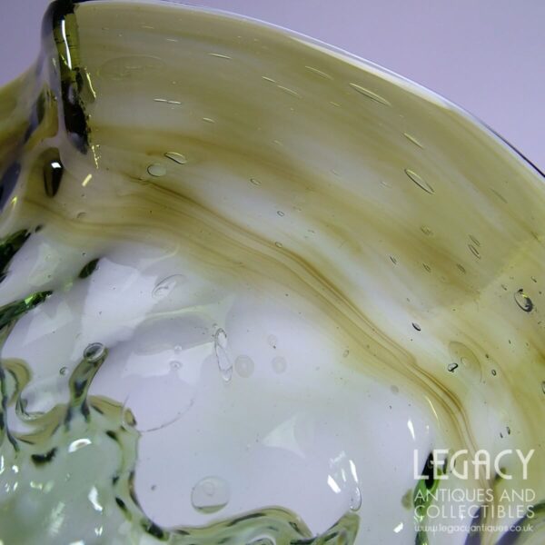 20th Century Fluted Glass Flower Bowl with Honeycomb Moulding in Streaked Green